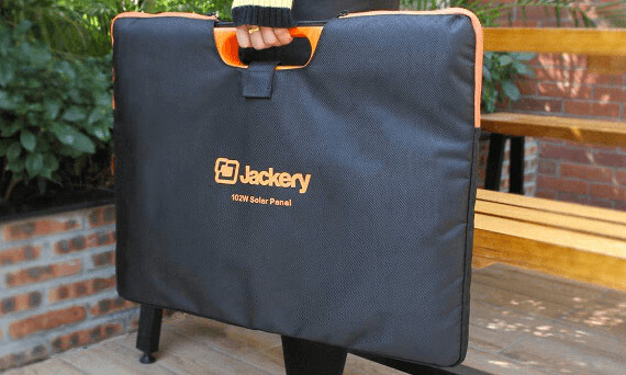 Dobíjení Jackery Explorer 250 nabíjecí stanice solárním panelem